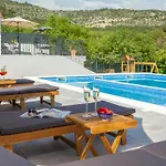 Casa Di Pietra Tatil Evi *