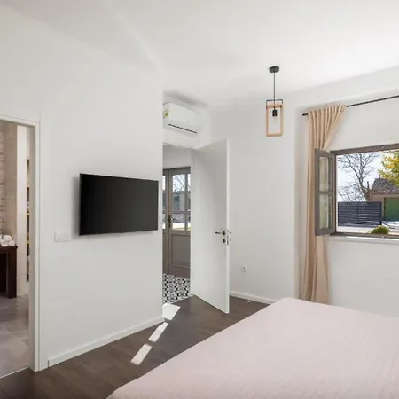 Casa Di Pietra شيبينيك