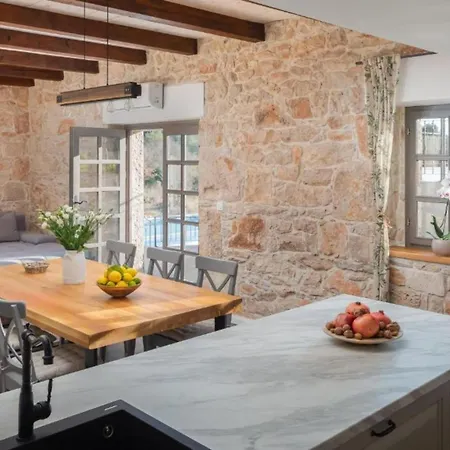 Casa Di Pietra *