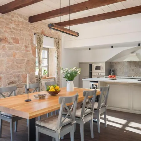 Casa Di Pietra *