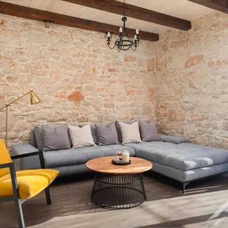 Casa Di Pietra بيت للعطل شيبينيك
